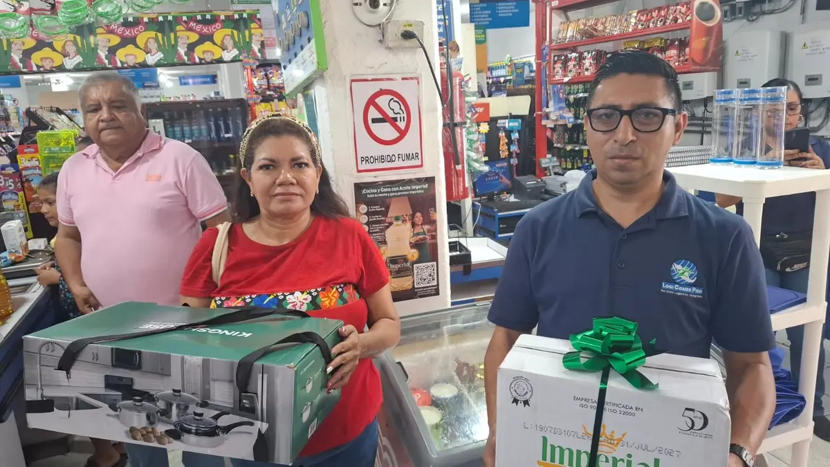 Entrega de premio a Guadalupe Rodríguez Ochoa